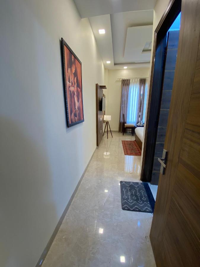 Hotel Woodlark Zirakpur - A Peaceful Stay Екстериор снимка