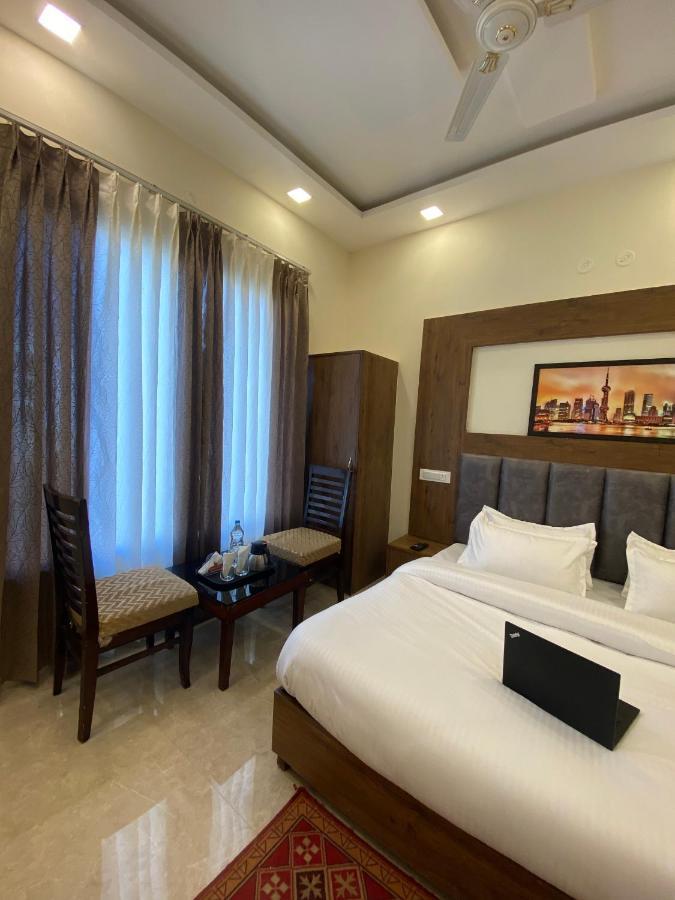 Hotel Woodlark Zirakpur - A Peaceful Stay Екстериор снимка