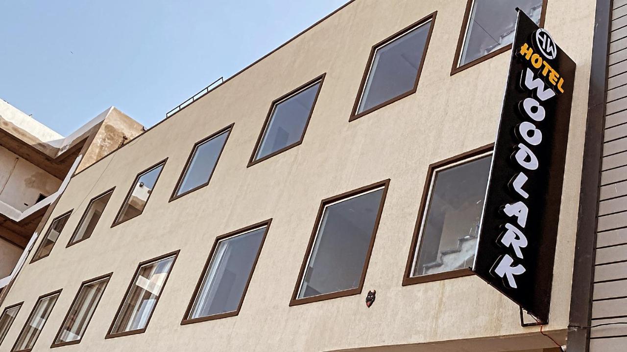 Hotel Woodlark Zirakpur - A Peaceful Stay Екстериор снимка