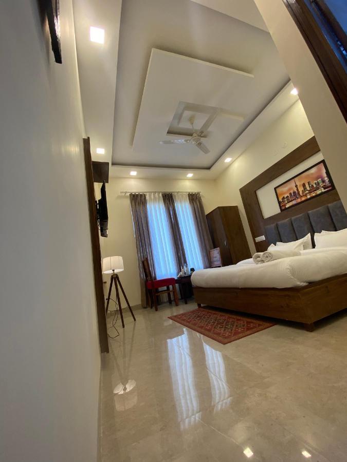 Hotel Woodlark Zirakpur - A Peaceful Stay Екстериор снимка