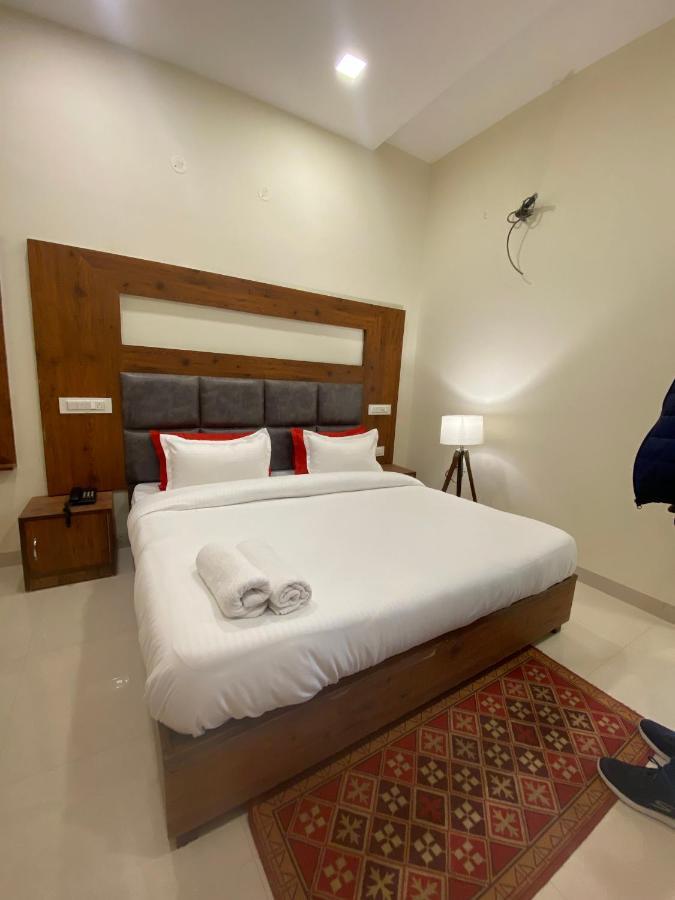 Hotel Woodlark Zirakpur - A Peaceful Stay Екстериор снимка