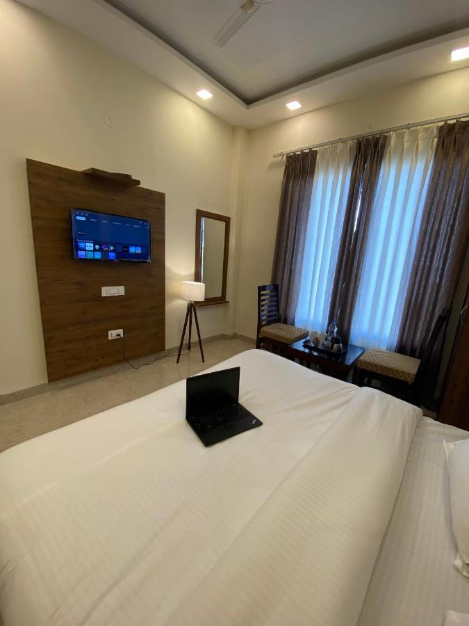 Hotel Woodlark Zirakpur - A Peaceful Stay Екстериор снимка