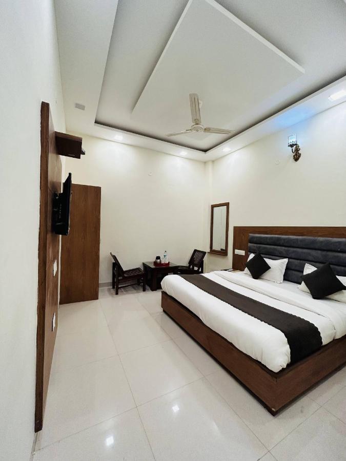 Hotel Woodlark Zirakpur - A Peaceful Stay Екстериор снимка