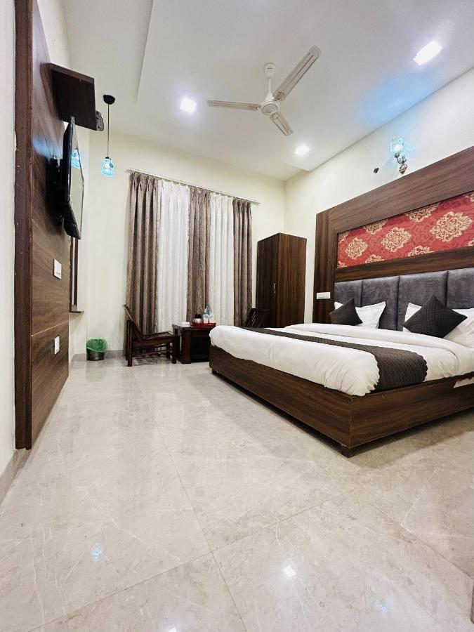 Hotel Woodlark Zirakpur - A Peaceful Stay Екстериор снимка