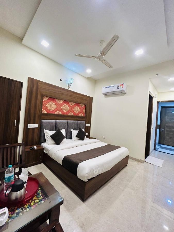 Hotel Woodlark Zirakpur - A Peaceful Stay Екстериор снимка